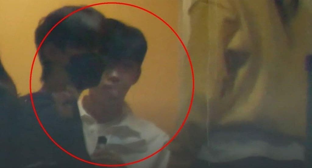 Lim Young Woong tertangkap kamera sedang merokok di dalam gedung DMC Digital Cube di Mapo-gu, Seoul, Korea Selatan.