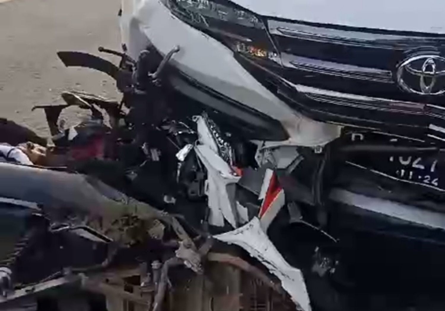 Insiden kecelakaan lalu lintas di Jalan Nasional Desa Babakan, Pangandaran pada Minggu 4 Februari 2024.