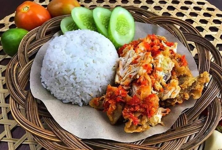 Cara Membuat Ayam Geprek Sambal Bawang Kriuk Gurih Dan Nikmat