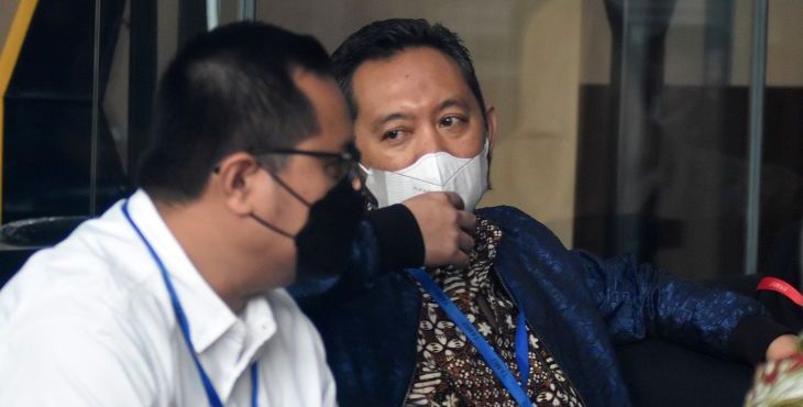 Bea Cukai Batam jadi sorotan di saat KPK melakukan pemanggilan kepada Kepala Bea Cukai Makassar (kanan) terkait harta kekayaan.