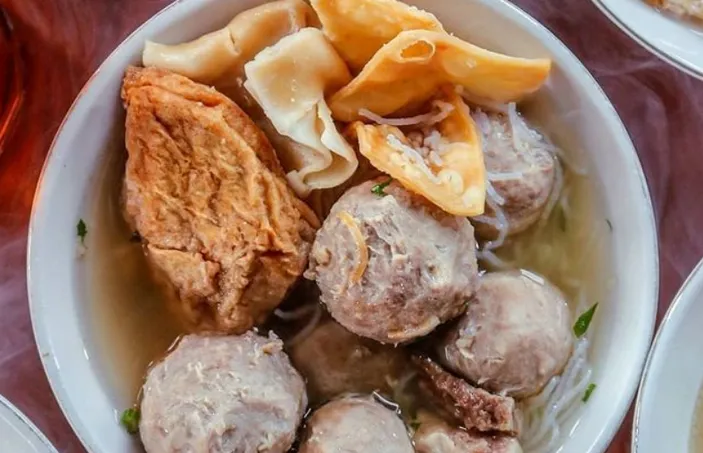 Enak Pol! 6 Rekomendasi Tempat Bakso Enak Dan Nagih Di Bojonegoro, Jawa ...