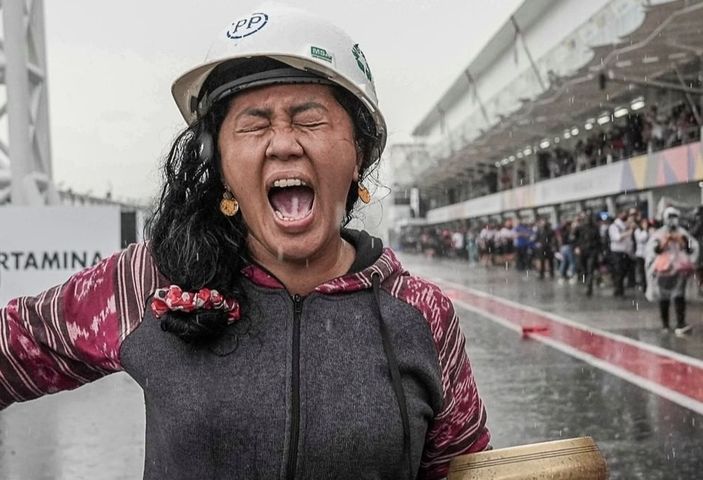 Twitter MotoGP ‘Panggil’ Mbak Rara si Pawang Hujan jelang GP Jepang, Netizen: Mandalika Part 2