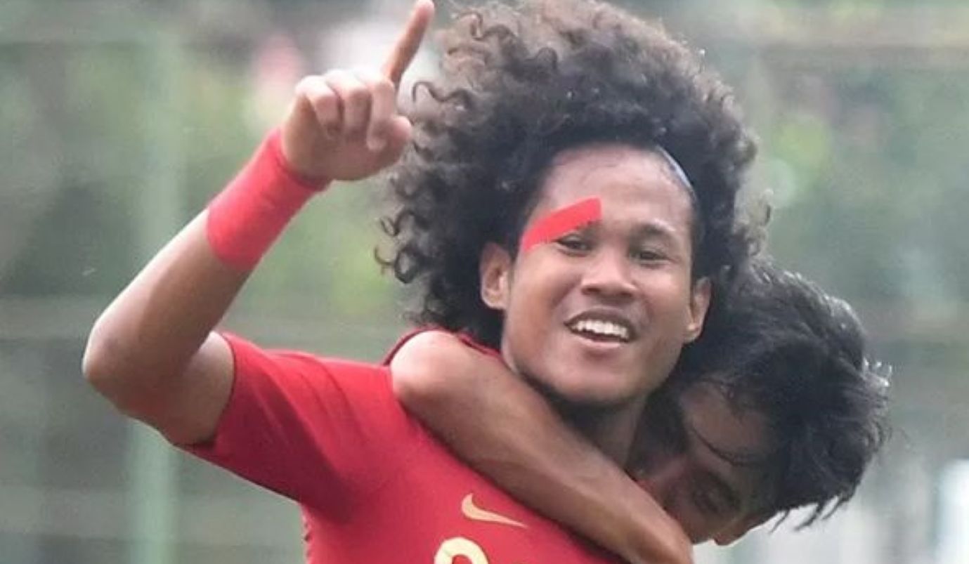 Potret bahagia Bagus Kahfi ketika memperkuat timnas U-19 Indonesia.