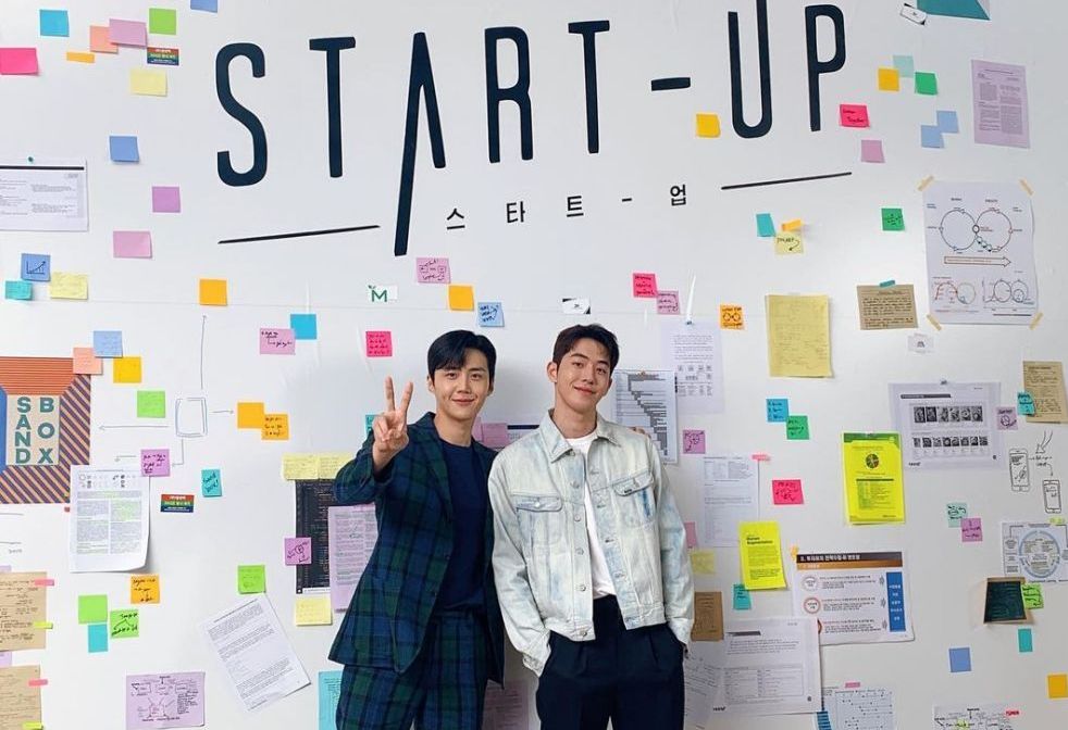 Start Up - Han Ji Pyeong (Kim Seon Ho) dan Nam Do San (Nam Joo Hyuk). Berikut link download lagu Running oleh Gaho OTS Start Up