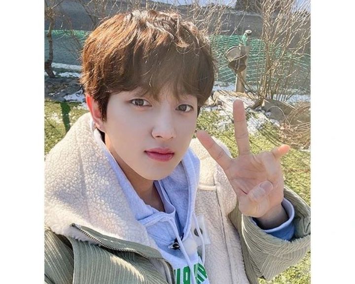 7 Potret Bong Jae Hyun Golden Child Pemeran Eun Ho di Twinkling