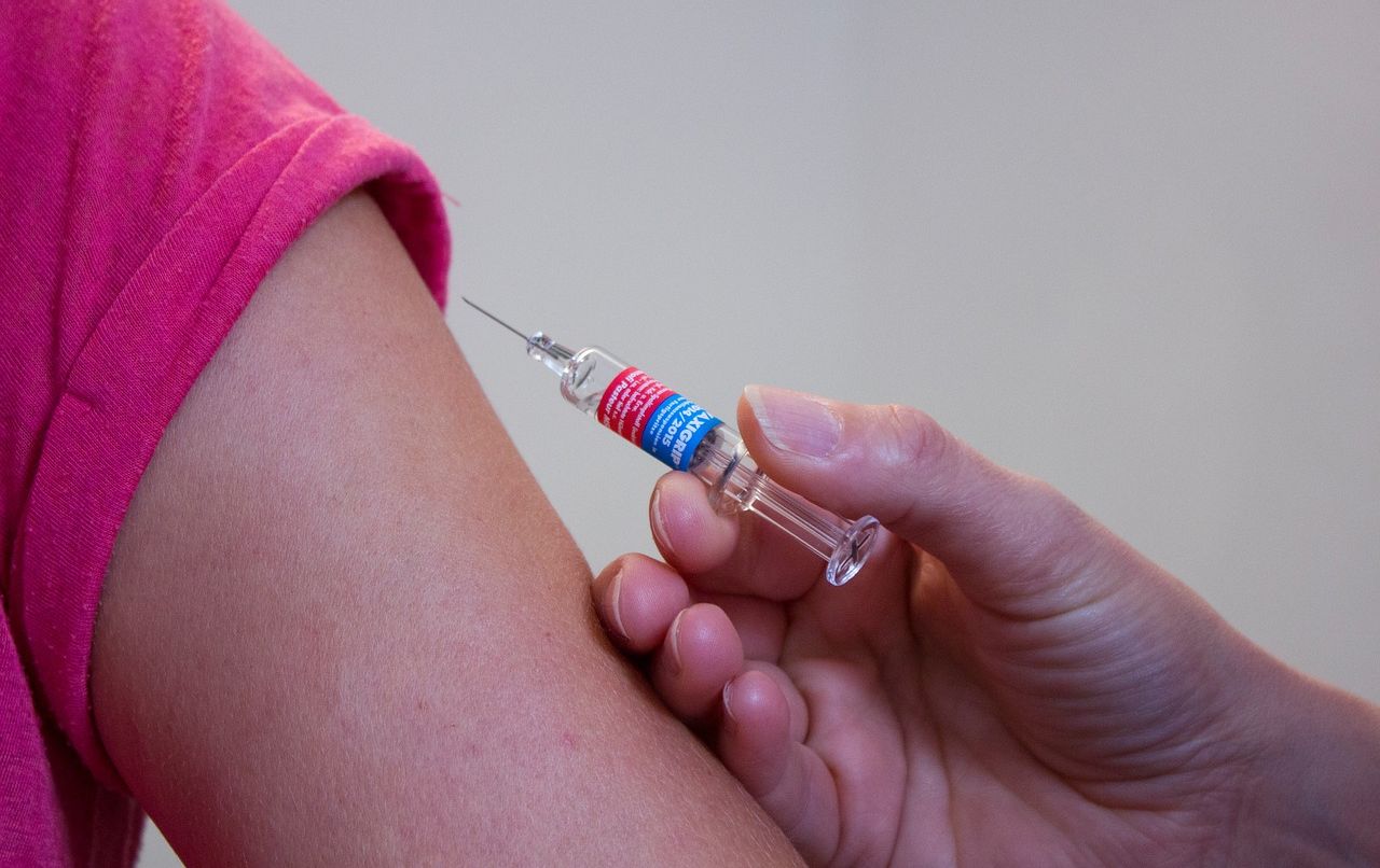 Baru-baru beredar luas sebuah video pengakuan seorang pria yang mengaku telah menjadi joki vaksin sebanyak 16 kali.