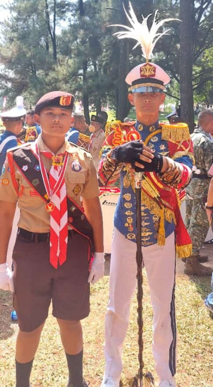 I Gede Danu Kartikeya Wirawan (kiri) peserta jambore nasional XI tepilih menjadi salah pengibar bendera