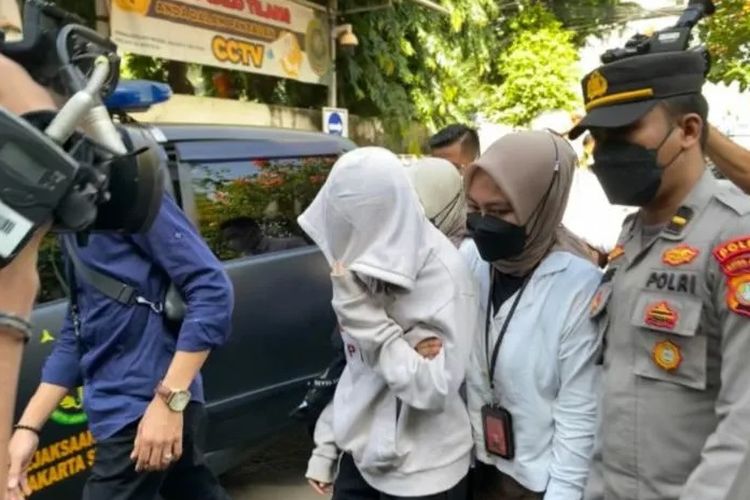 POPULER HARI INI: AG dan Air Matanya di Pengadilan hingga Mahfud MD Soal Perdagangan Orang