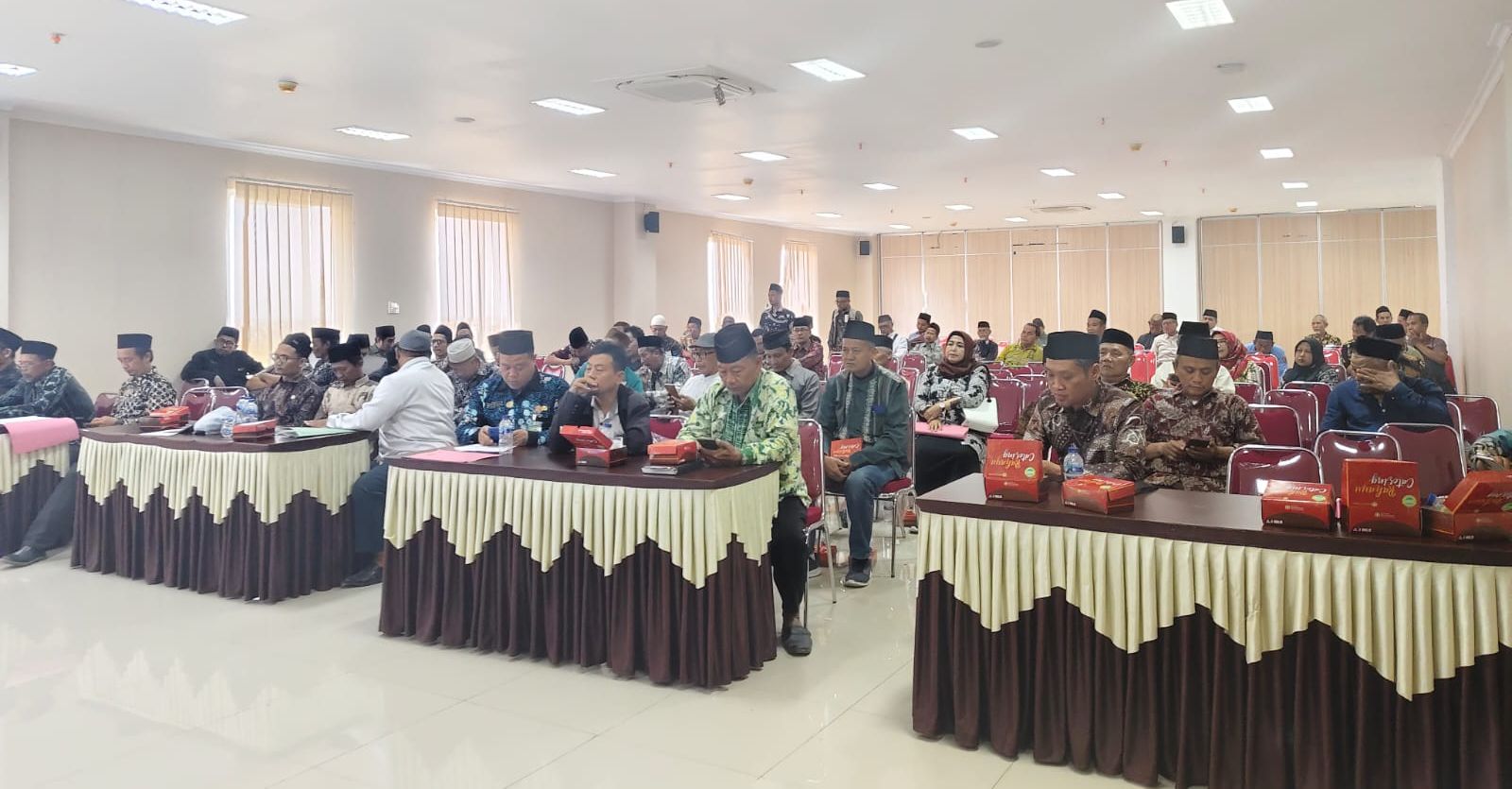 Sebanyak 5 Kecamatan wilayah Brebes utara mengikuti musyawarah cabang Dewan Masjid Indonesia tingkat kecamatan di aula KPT Pemkab Brebes, Jumat, 29 Juni 2024.