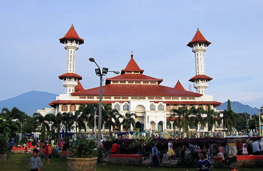 Masjid Agung Cianjur ini berdiri sejak 1810./sihaci.cianjurkab.go.id