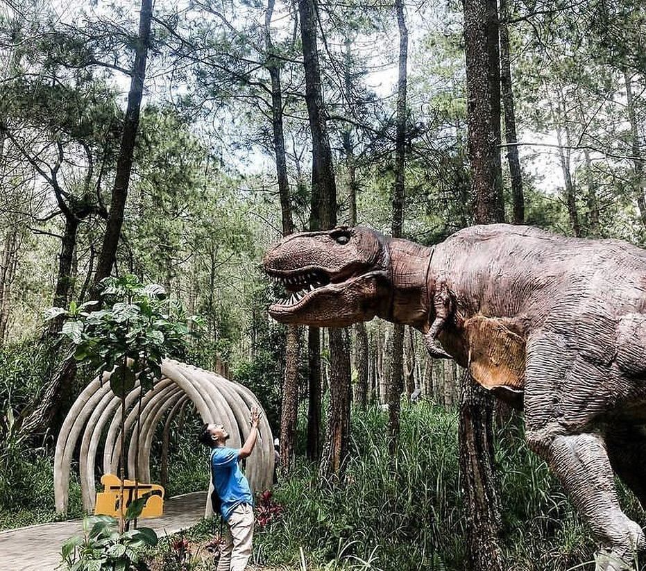 Mojosemi Forest Park yang menjadi Rumah Bagi Para Dinosaurus