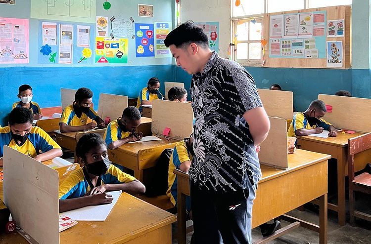 Diam-diam Jerome Polin Mengajar di Wamena Papua, Netizen: Kalo gurunya Seperti Ini Rela Matematika 10 Jam