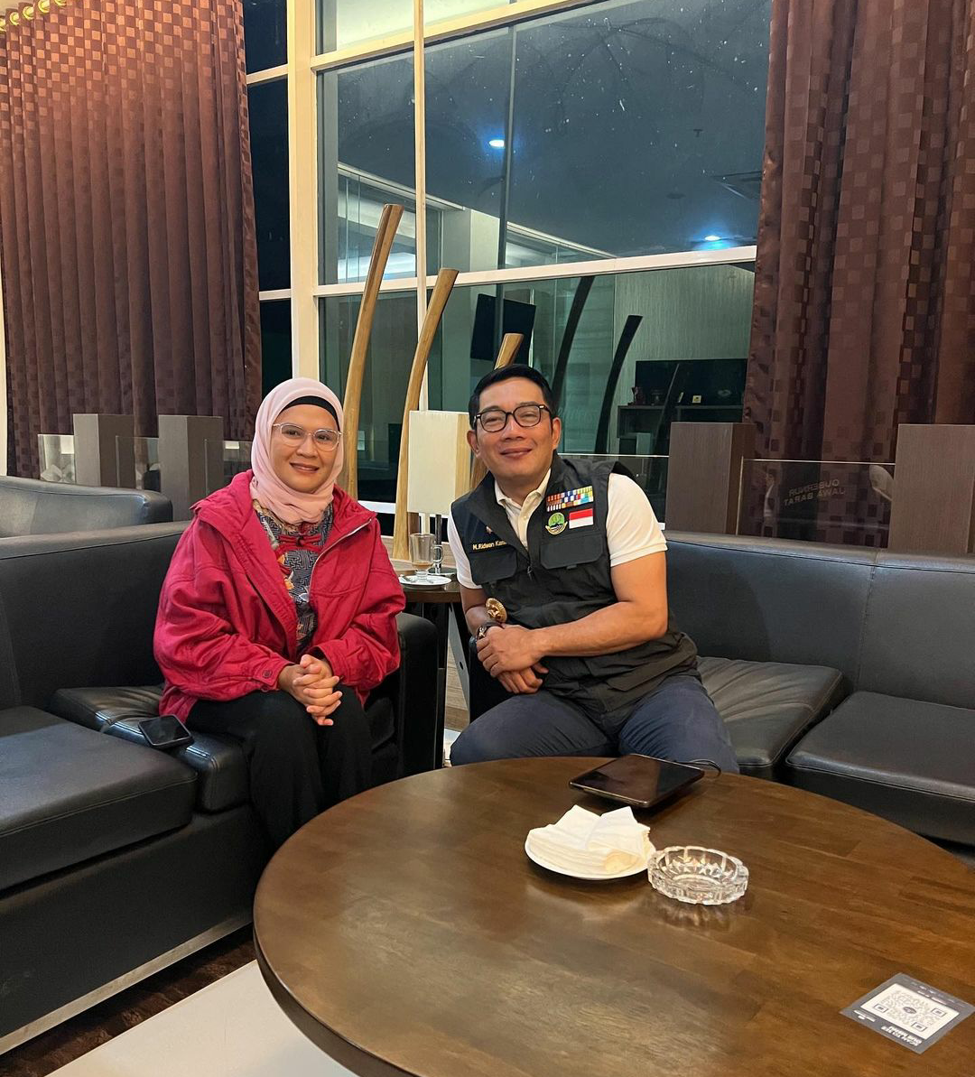 Gubernur Jawa Barat Ridwan Kamil, bertemu dengan Bupati Indramayu Nina Agustina.