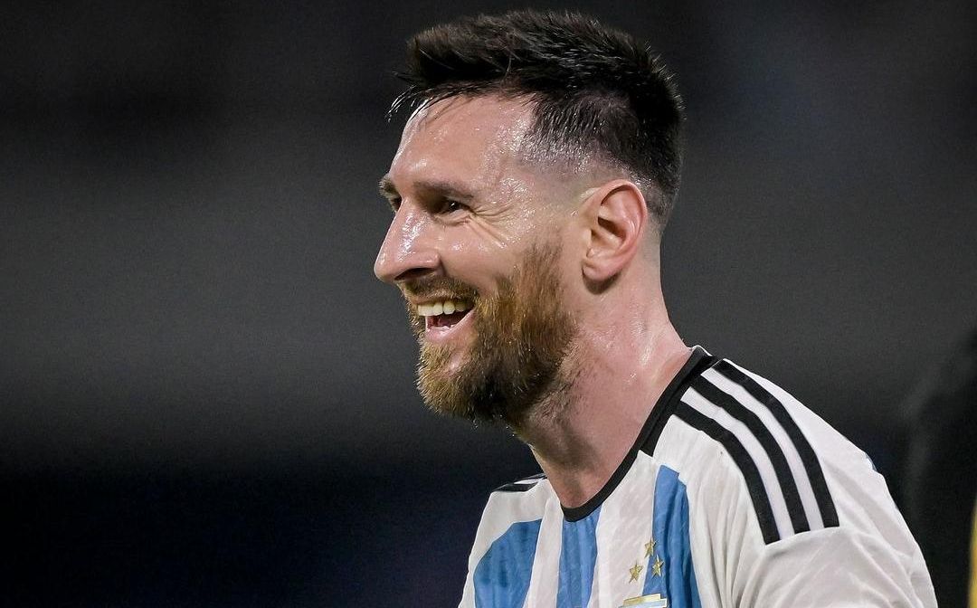 Lionel Messi mencetak hat-trick saat Argentina melawan Curacao.