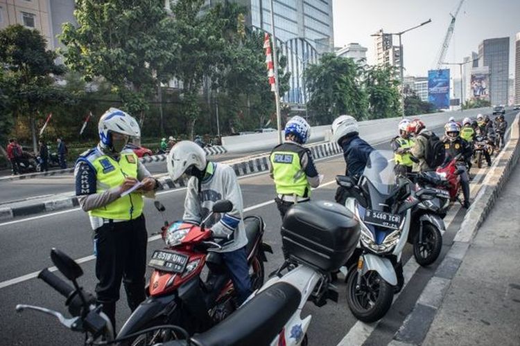 Berantas Pungli Kapolri Larang Polantas Tilang Manual Pada Pengendara