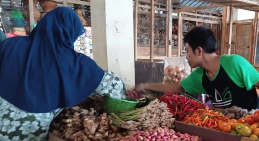 Jelang lebaran, harga bawang dan cabai rawit mulai merangkak naik di Pasar Trayeman Slawi, Kabupaten Tegal
