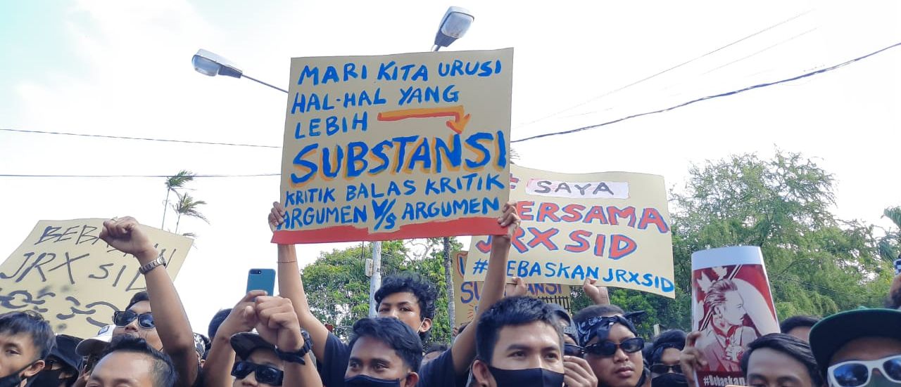 Gerudug Kantor Gubernur Bali Demonstran Kritik Pernyataan Koster Yang Menyudutkan Jerinx Denpasar Update