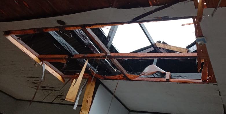 Salah satu rumah warga yang mengalami kerusakan di Kelurahan Tafaga, Kecamatan Moti.