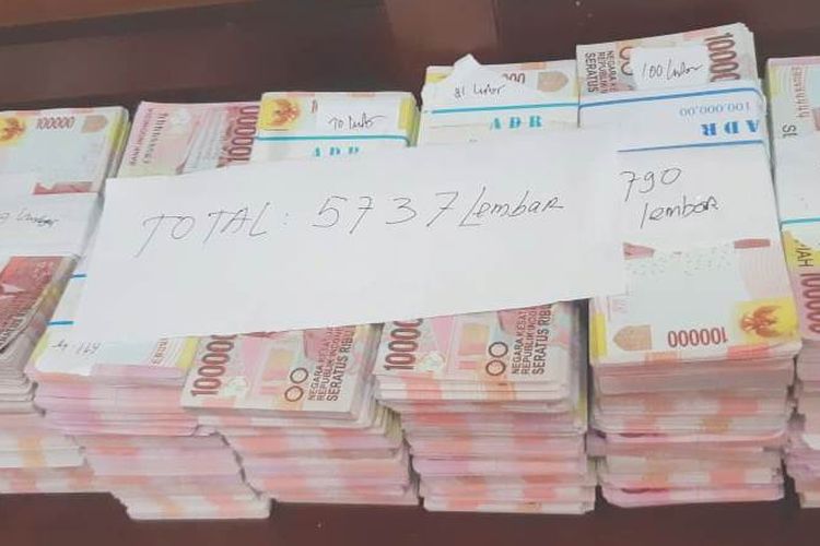 Polisi Sita Puluhan Uang Palsu Pecahan Rp100 Ribu Milik Pemuda di Kalsel