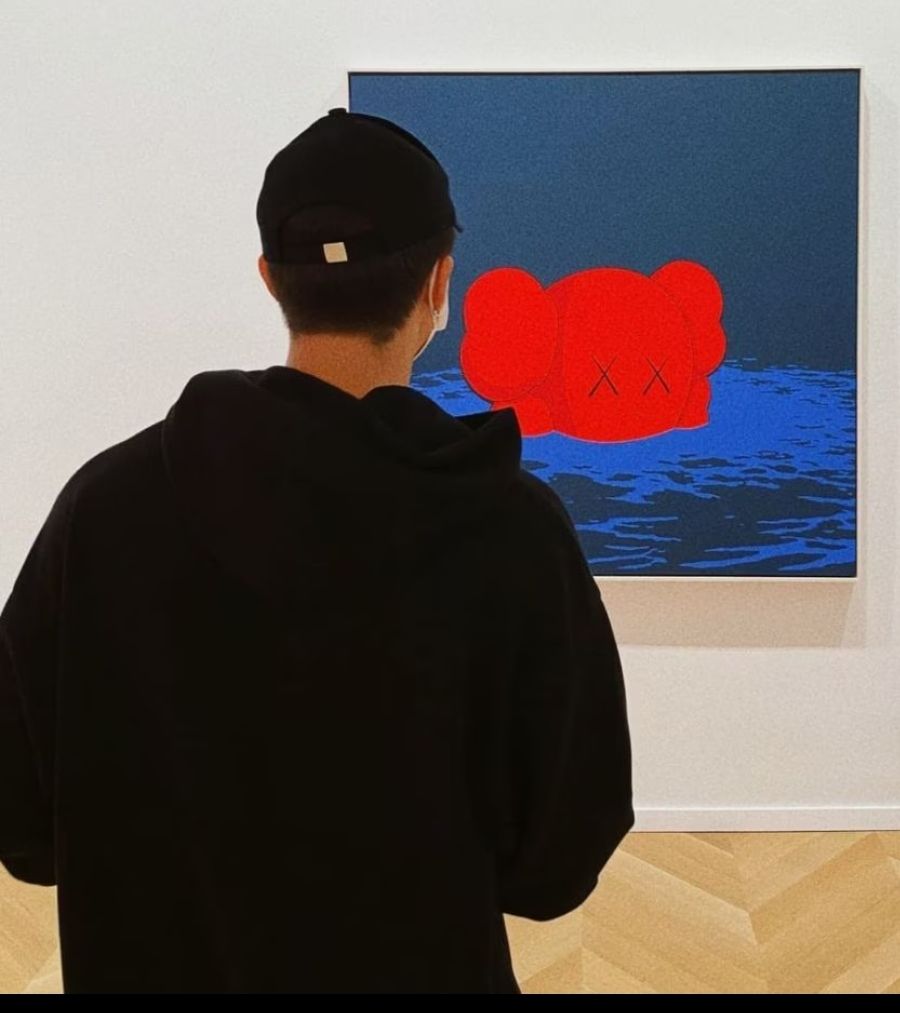 RM saat berada di Skarstedt Gallery, New York (instagram.com/rkive)