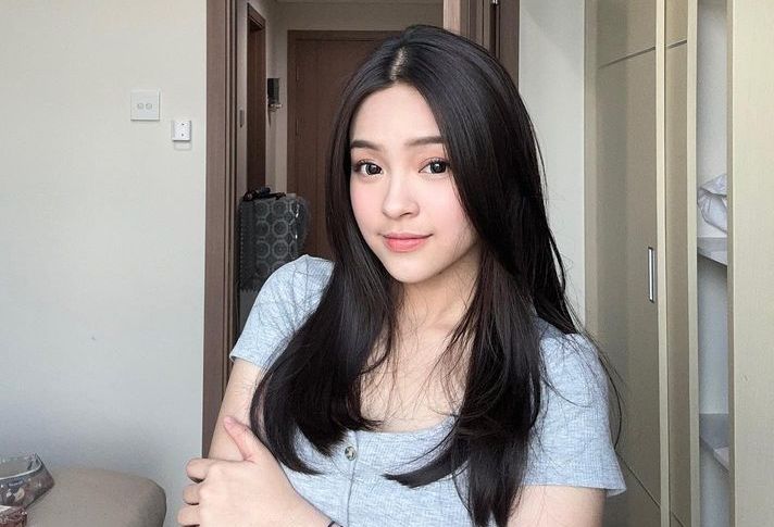 Eca Aura, influencer muda yang kini menjadi buah bibir netizen Indonesia setelah sering muncul di video YouTube.