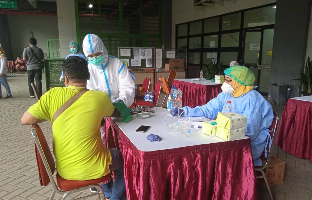 Polres Metro Bekasi Gelar Vaksinasi Massal di Stadion Wibawa Mukti