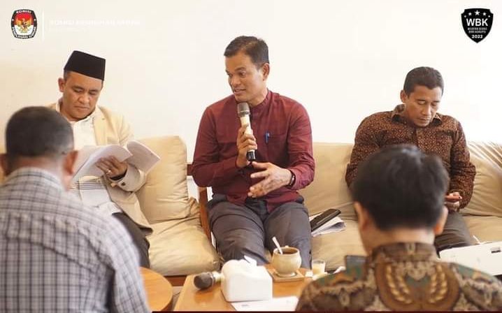 Ketua KPU NTB bersama Rektor UIN Mataram dan Pusdek UIN Mataram.
