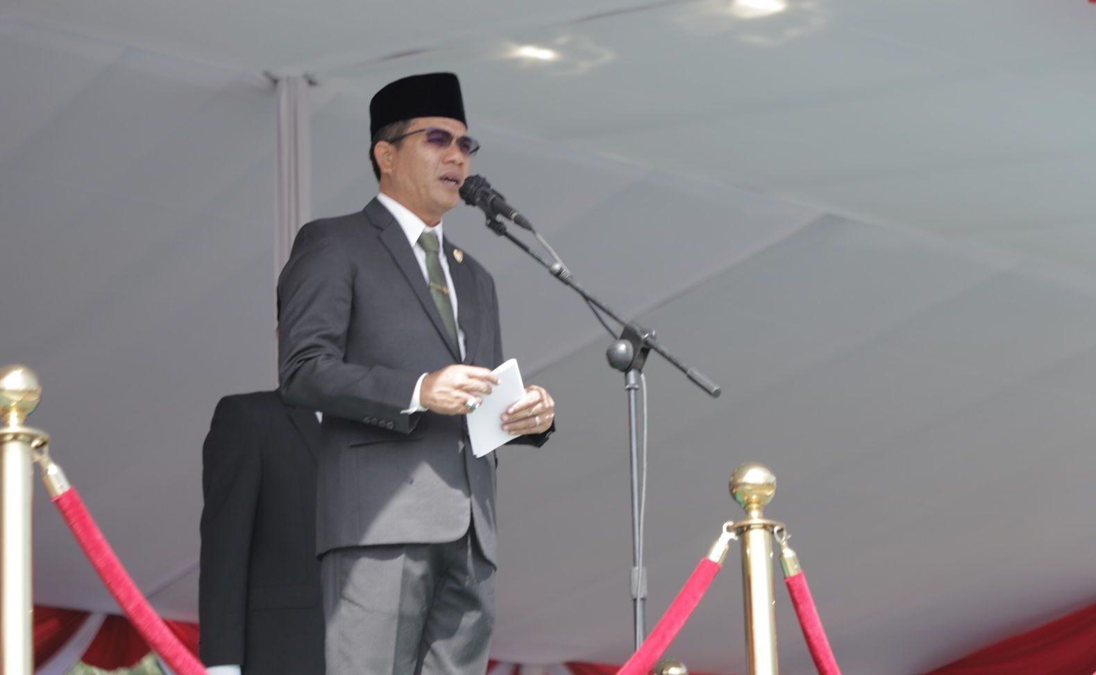Dadang Supriatna Bupati Bandung yang akrab disapa Kang DS saat menjadi pembina upacara peringatan sumpah pemuda mengajak generasi untuk membangun peradaban yang unggun 
