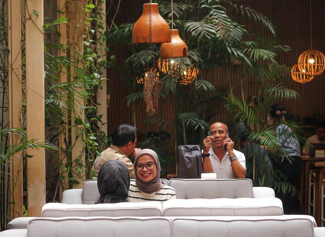  Sydwic Cafe di Jalan Cilaki, Kota Bandung jadi salah satu tempat ngopi dan nongrong yang murah dan nyaman buat deep talk.