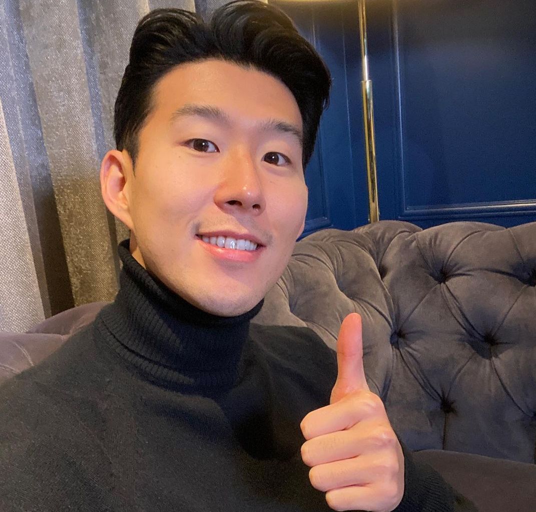Profil Son Heung-min pesepak bola Asia jadi top skor Liga Inggris EPL musim ini, asal club, gaji hingga akun Instagram.