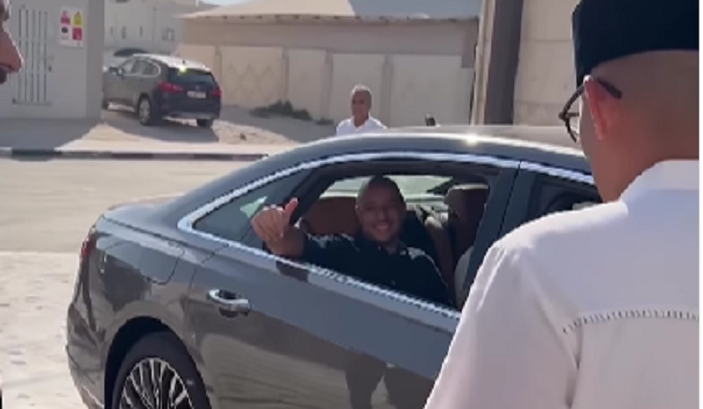 Menparekraf Mendadak Jadi Juru Parkir di Qatar hingga Dikomentari Maher Zain