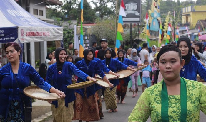 Adat 'Mususi Beras' di Desa Giyanti, Selomerto, Wonosobo yang masuk ke dalam satu dari 10 Desa Wisata Terbaik Jawa Tengah.