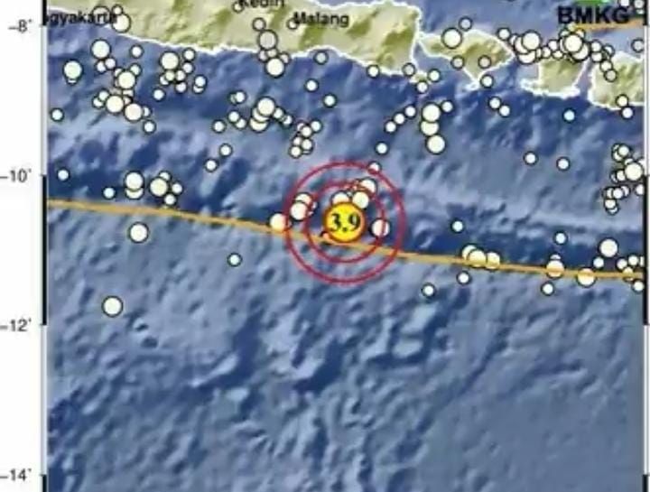Gempa bumi terjadi di Jember pada hari ini 16 Maret 2023 sekitar pukul 12.22 WIB dengan kedalaman 10 kilometer. 