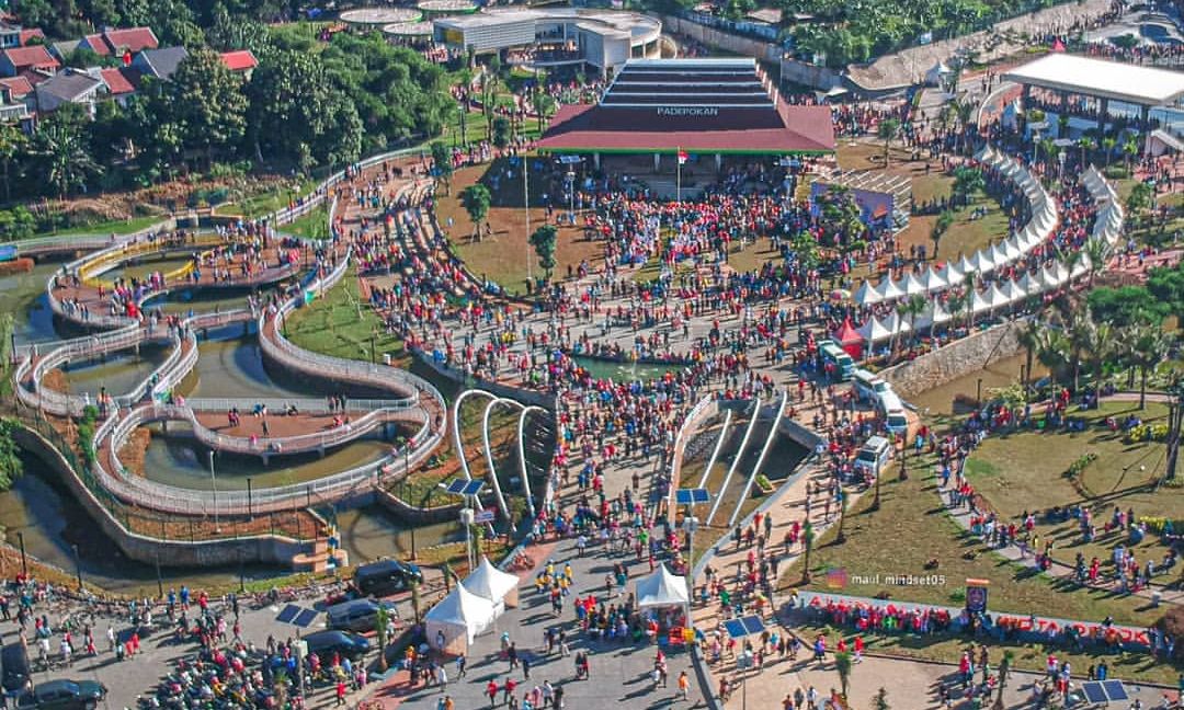 ALUN-ALUN Depok di Jalan Boulevard, Kawasan Grand Depok City.*