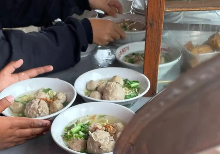 Wajib Mampir Inilah 5 Rekomendasi Warung Bakso Paling Enak Di Ngawi Intip Alamatnya Pikiran 5842