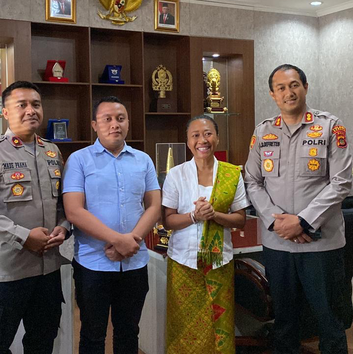 Ni luh Djelantik bersama Kapolres Badung, Rabu 1 Februari 2023.