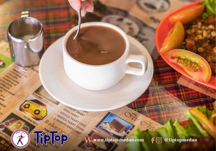 Kopi Tip Top di Kesawan Medan, tempat minum kopi yang legendaris. 