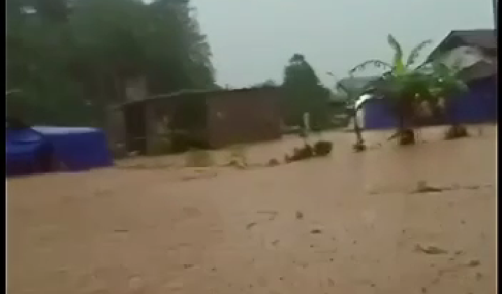 Banjir bandang terjang lokasi Huntara terdampak gempa Cianjur 