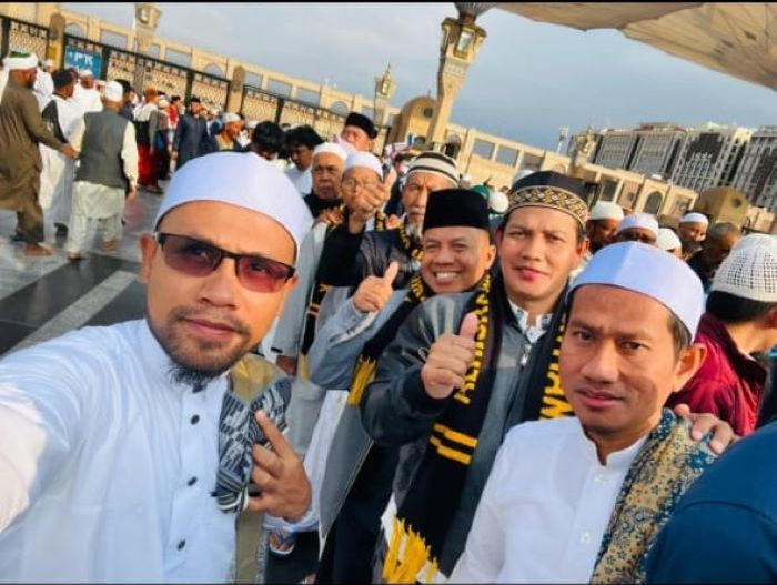 Jamaah Umroh asal Pontianak yang sedang melaksanakan ibadah di Masjid Nabawi dan saat ini sedang menuju ke Mekkah.