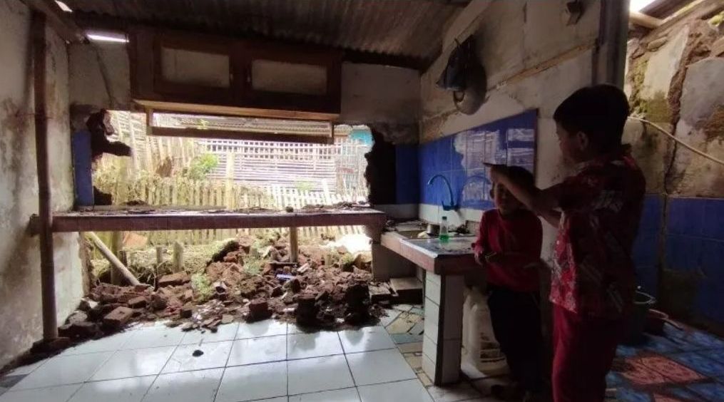 Update 495 Rumah Rusak Akibat Gempa Sesar Garsela Magnitudo 4 3 Di Garut