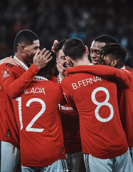 Selebrasi pemain Manchester United setelah gol dari Casemiro, hasil akhir unggul dari Reading.