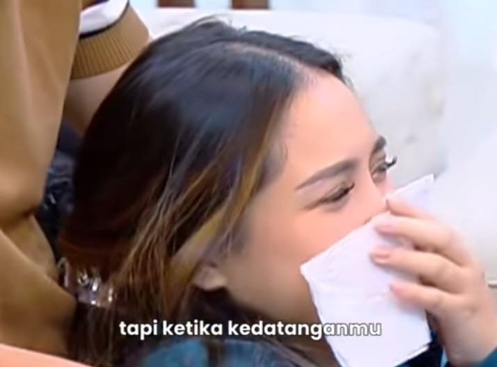 Viral Nagita Slavina tutup hidung saat berbicara dengan Dustin Tiffani