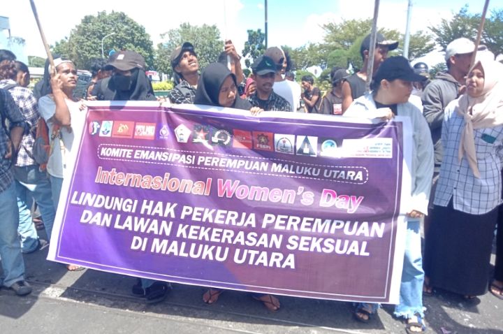 Massa aksi komite emansipasi perempuan Maluku Utara/ Suara Halmahera/Risman Lutfi 