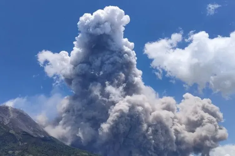 Gunung Merapi Erupsi, Video Lama Mbak Marijan jadi Sorotan: Jangan Ambil Pasir Pakai Beko, Merusak Alam!