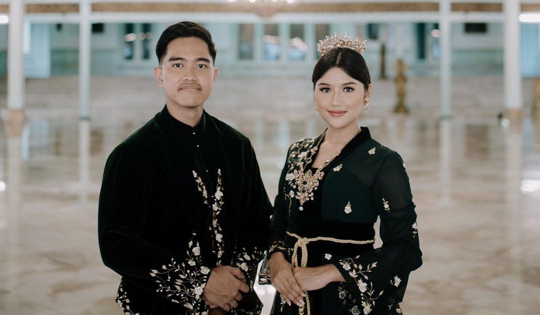 HOAKS - Beredar sebuah video yang menyebut jika Kaesang Pangarep dan Erina Gudono memutuskan untuk berpisah usai sebulan resmi menikah.*