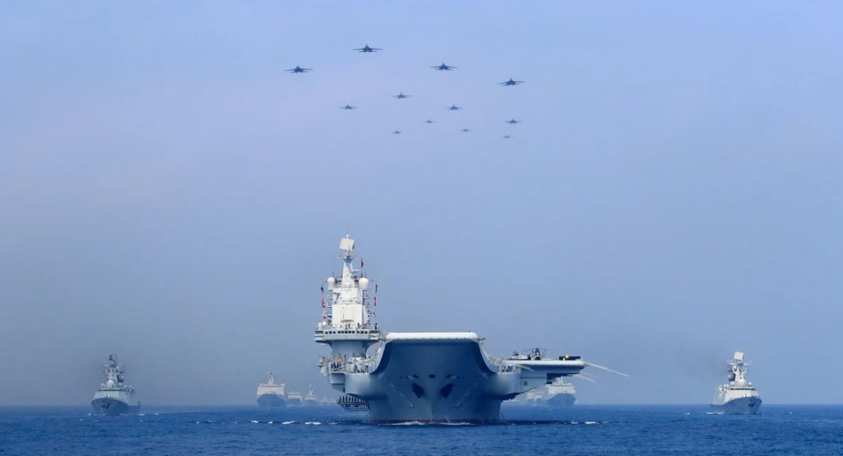 Barisan Kapal Perang dan Pesawat Tempur Angkatan Laut Tiongkok latihan di Laut China Selatan