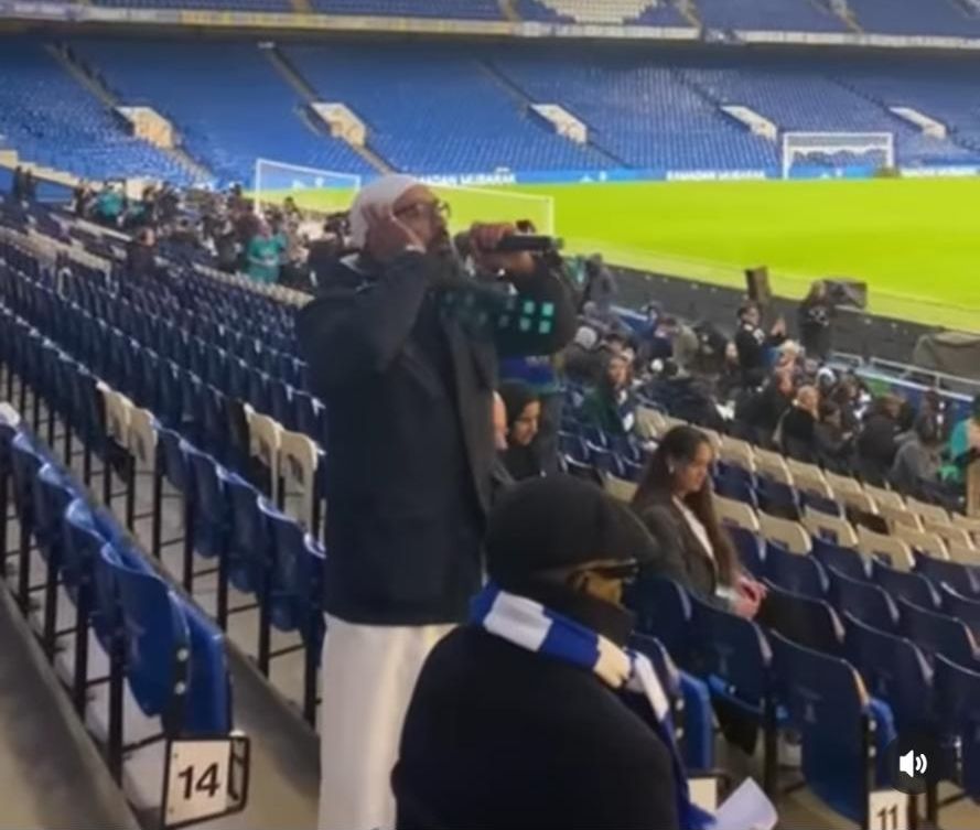 Chelsea mengadakan buka puasa bersama di stadion kesayangannya, Stamford Bridge. 