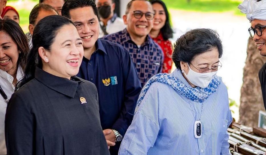 Ketua Umum PDIP Megawati Soekarnoputri bersama putrinya, Puan Maharani yang juga Ketua DPR RI 