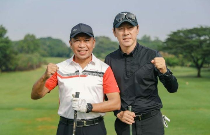 Menteri Pemuda dan Olahraga Republik Indonesia atau Menpora Zaenudin Amali bersama Pelatih Timnas Indonesia asal Korea Selatan (Shin Tae-Yong) di Royal Halim, Jakarta/Tangkapan Layar/Situs Resmi Kemenpora RI/