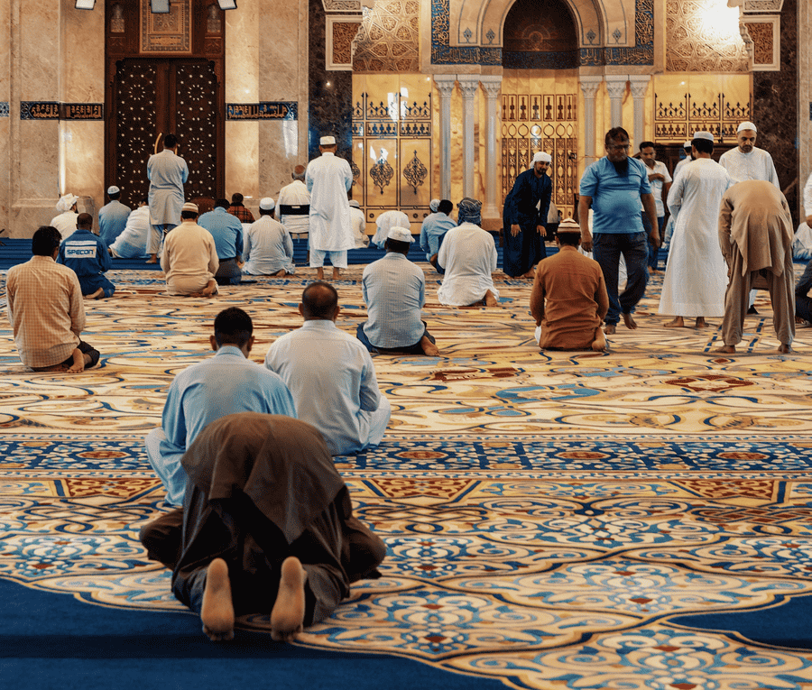 Salah satu amalan utama saat Ramadhan 2023 adalah menunaikan sholat fardhu ditambah sholat sunnah.